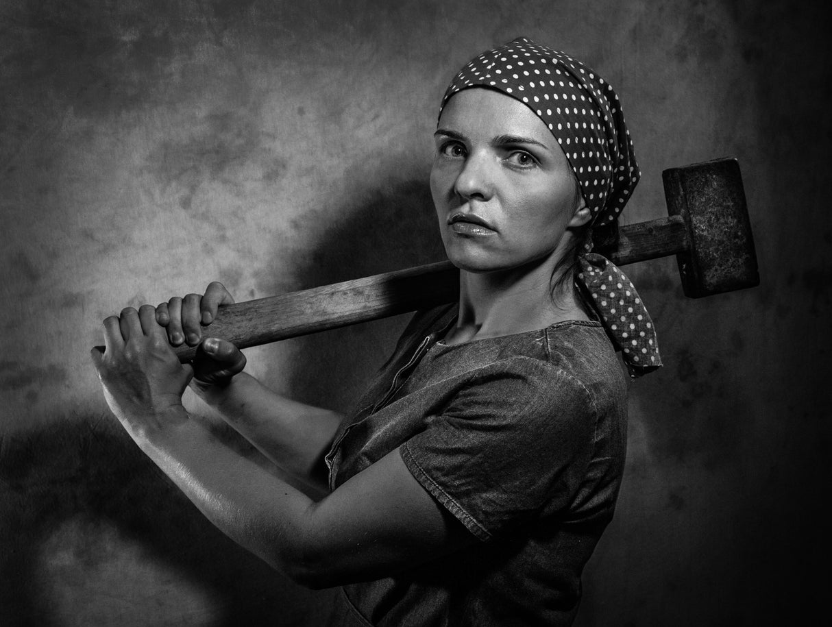 Girl with a Sledgehammer Poster och Canvastavla