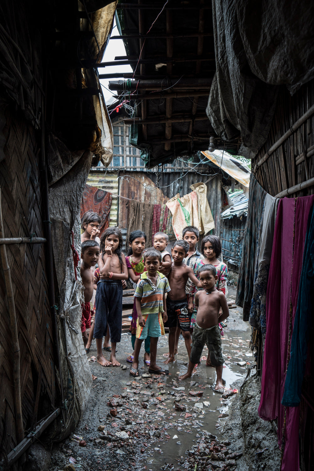 Children at Bangladesh Slum Poster och Canvastavla
