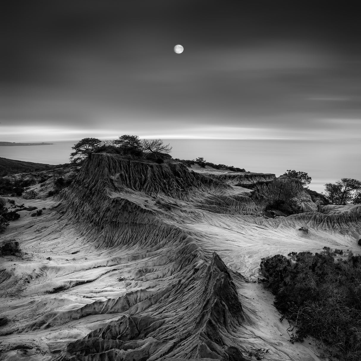 Moon over Broken hill Poster och Canvastavla