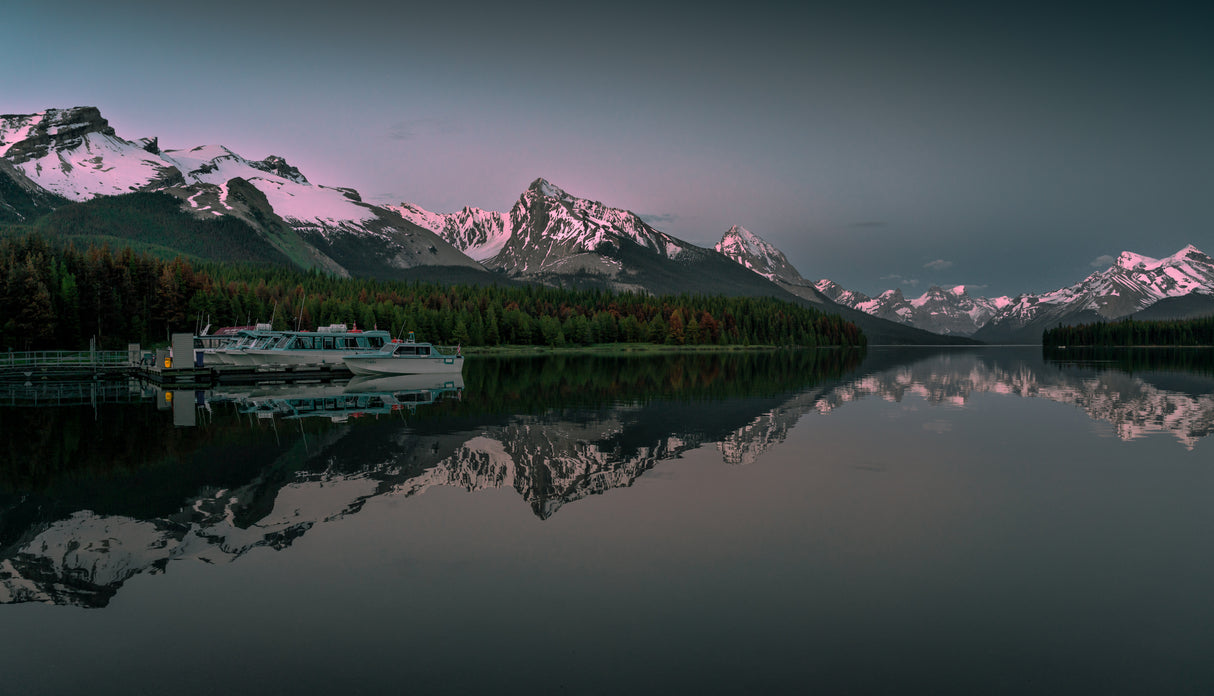 Maligne lake sunrise Poster och Canvastavla
