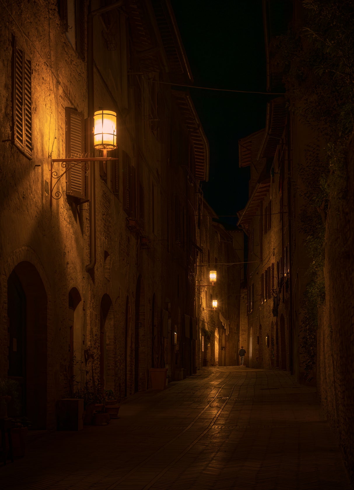 Alone at San Gimignano Poster och Canvastavla