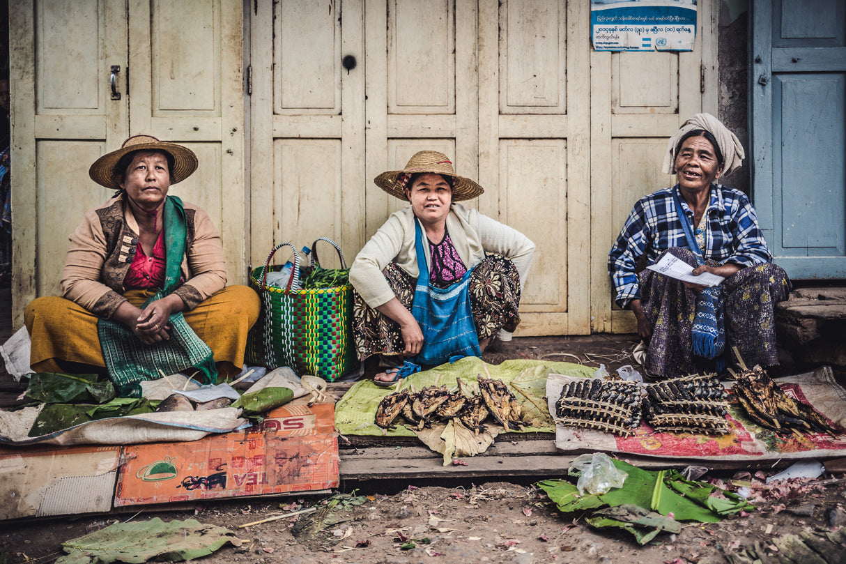 three women of the market Poster och Canvastavla