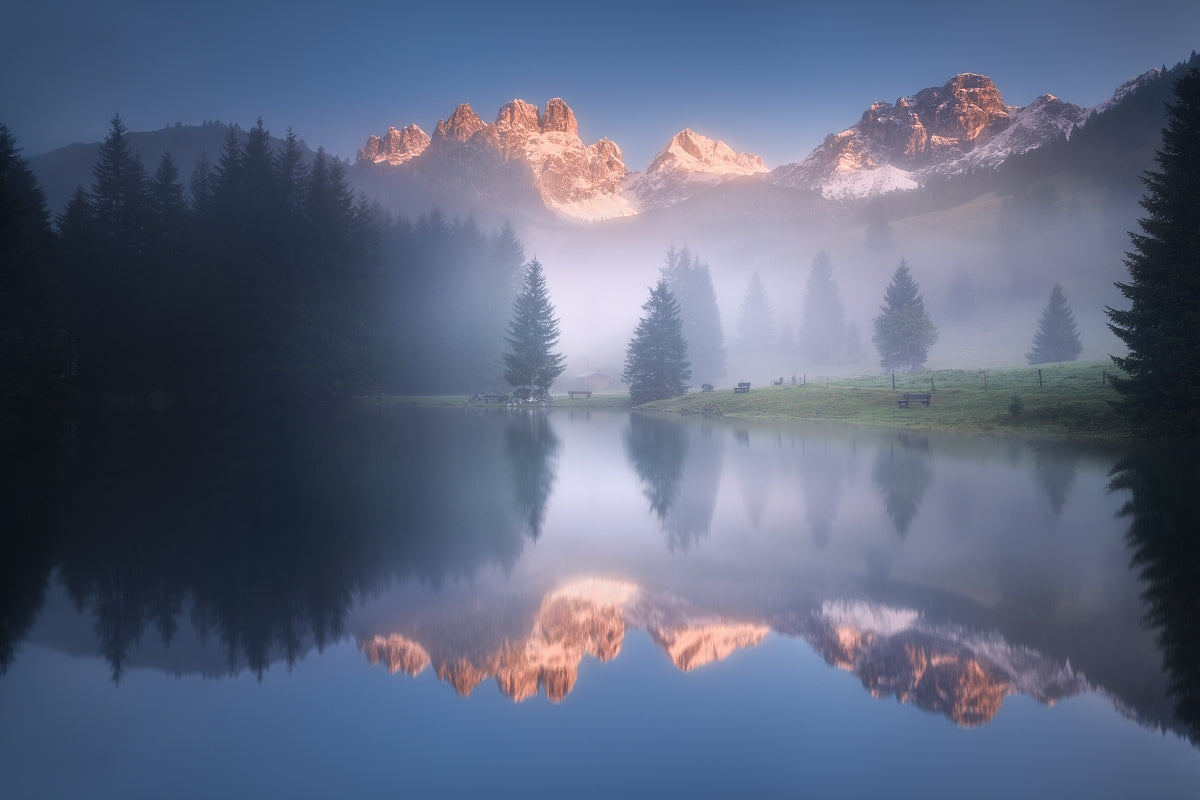 Mysterious morning by the lake Poster och Canvastavla