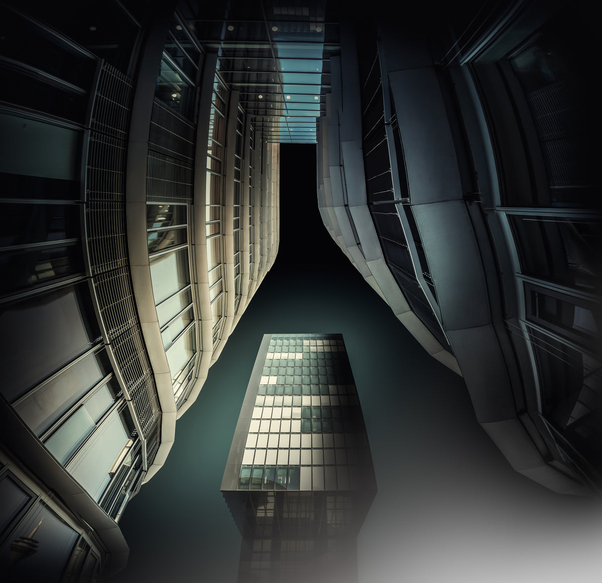 ... between the towers Poster och Canvastavla