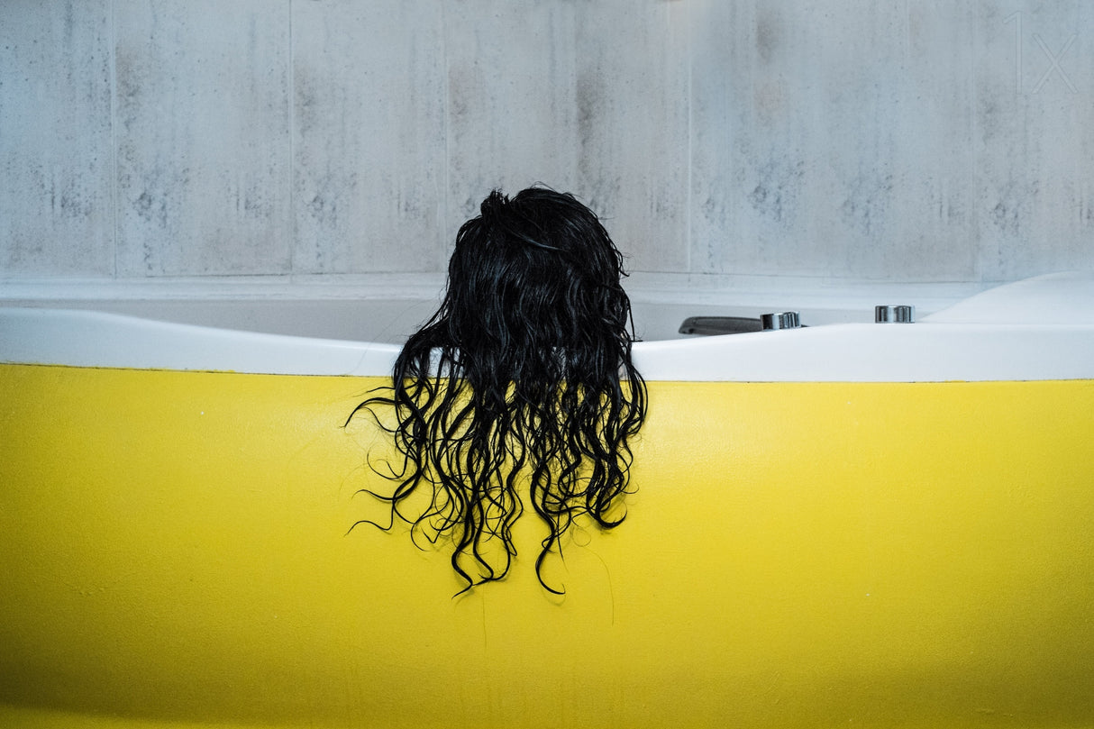 Mujer bañándose Poster och Canvastavla
