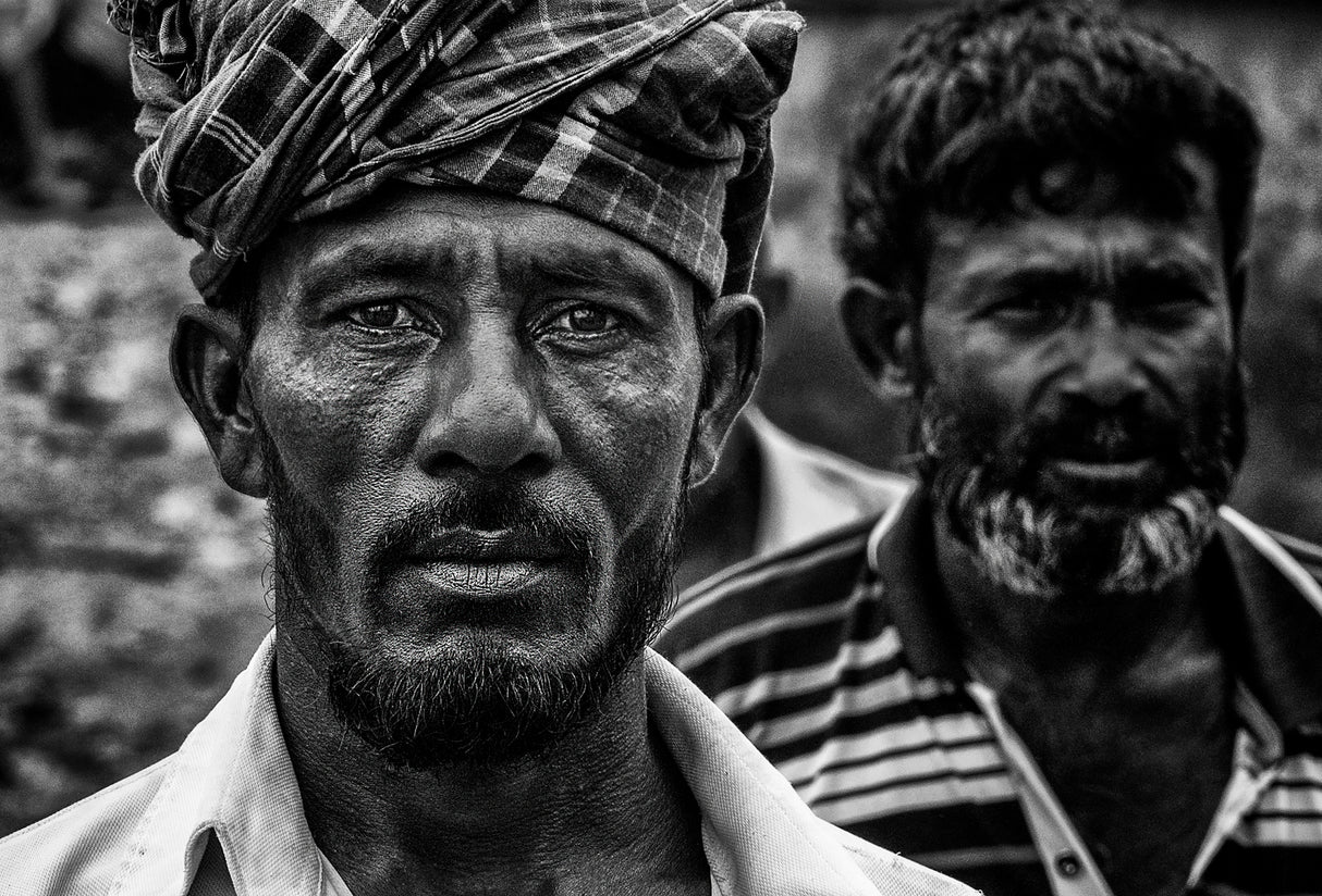 Working on construction in the streets of Bangladesh Poster och Canvastavla
