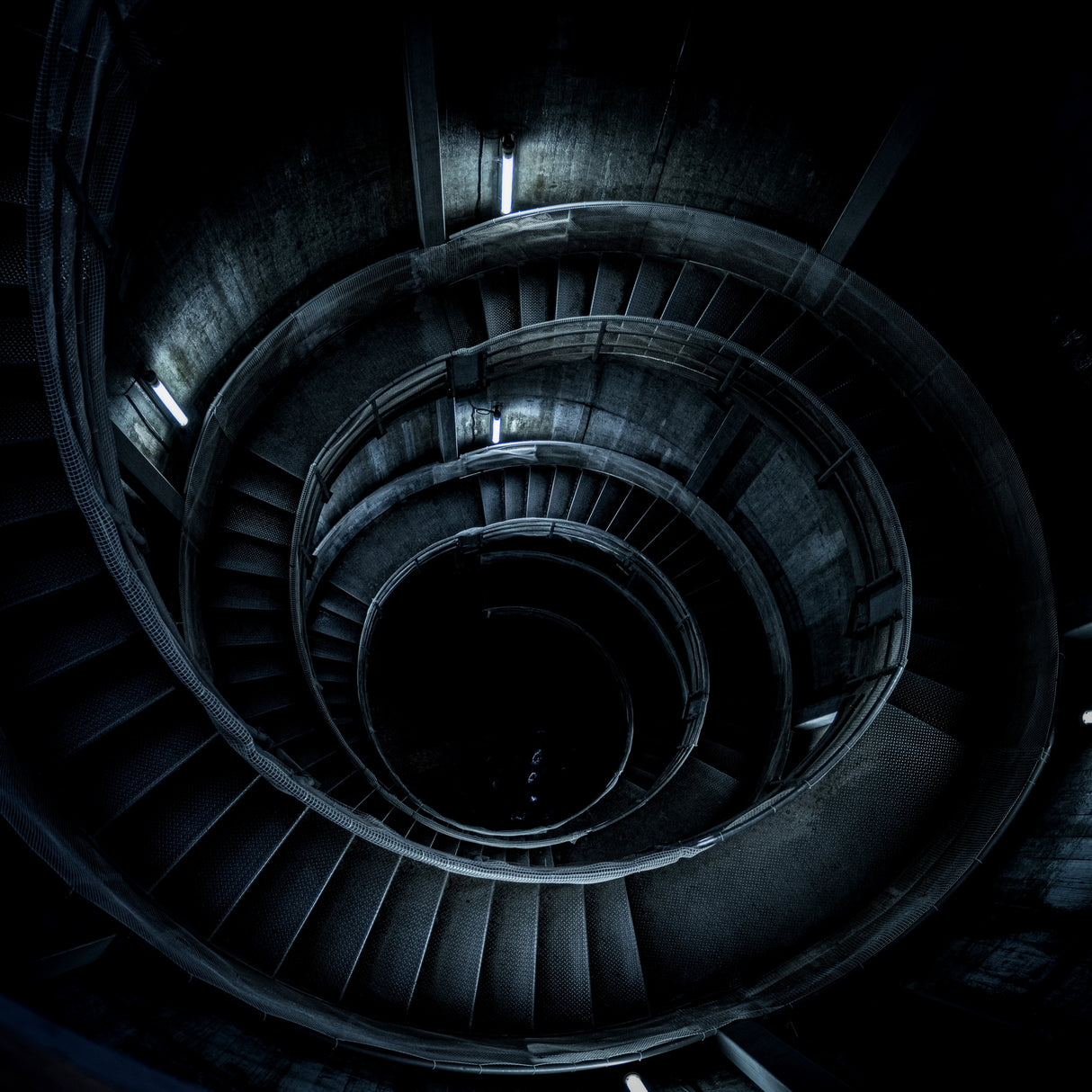 Falling into darkness Poster och Canvastavla