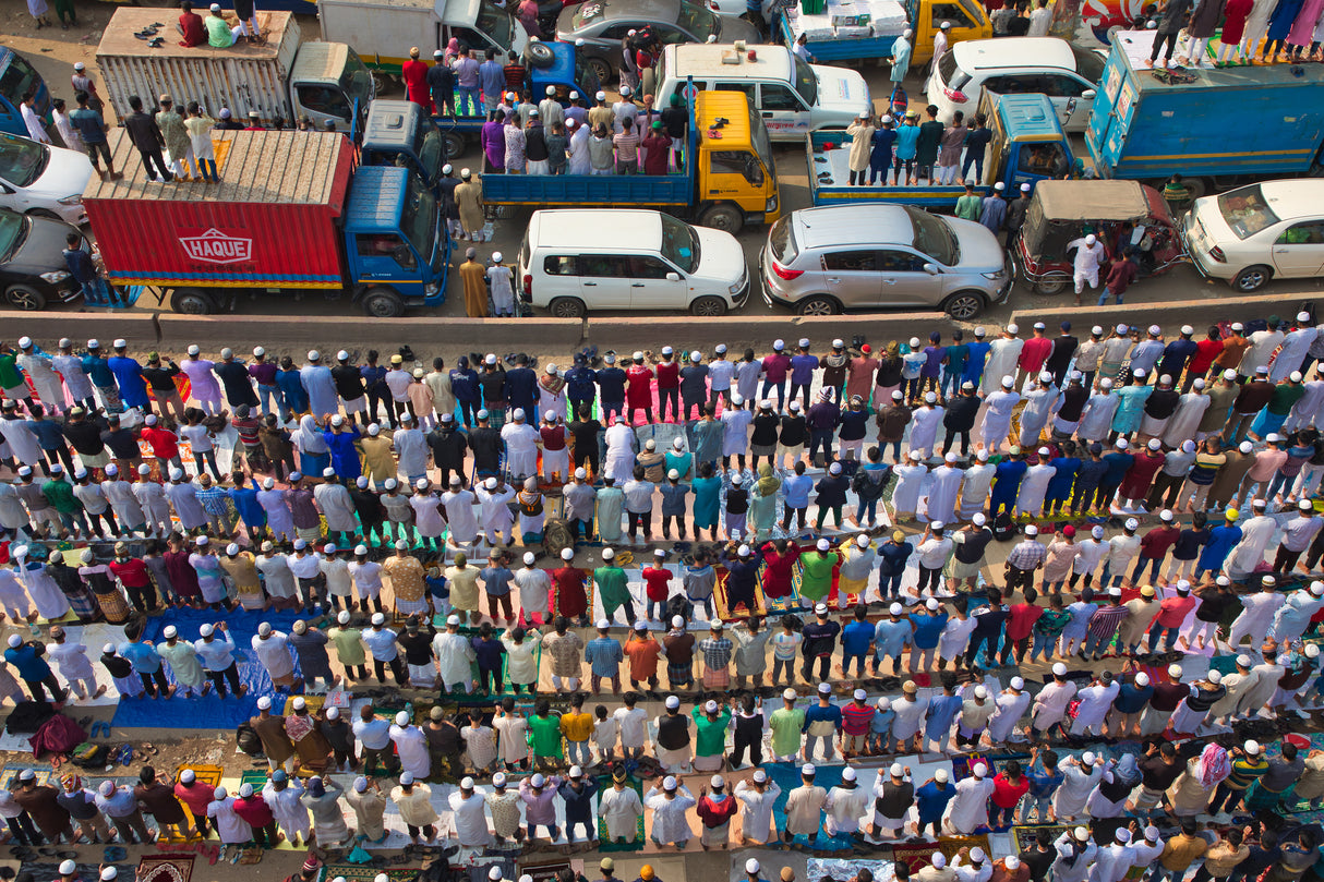 Traffic standstill for prayers Poster och Canvastavla