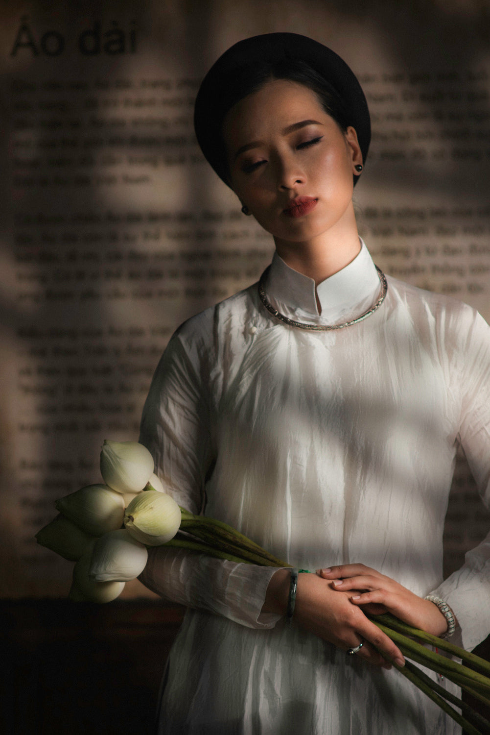 Portrait of Hue teenage girl in Vietnam Poster och Canvastavla