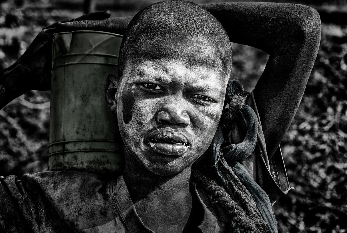Mundari child carrying a container with milk - South Sudan Poster och Canvastavla