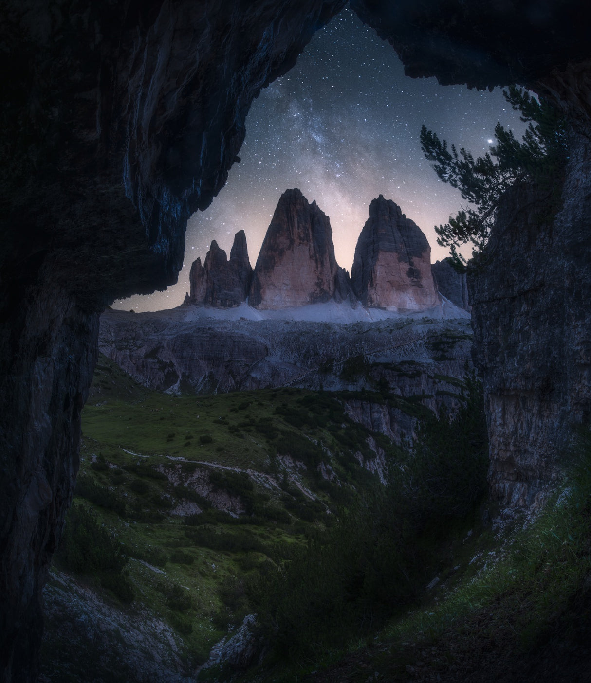 Watching the stars in the cave of tre cime Poster och Canvastavla