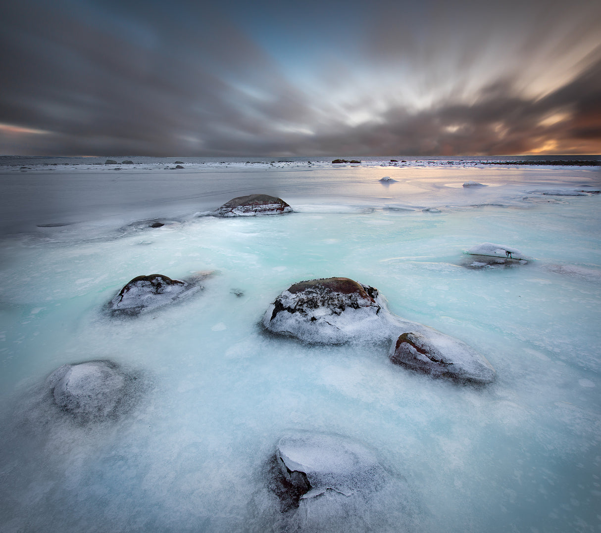 Frozen coastline Poster och Canvastavla