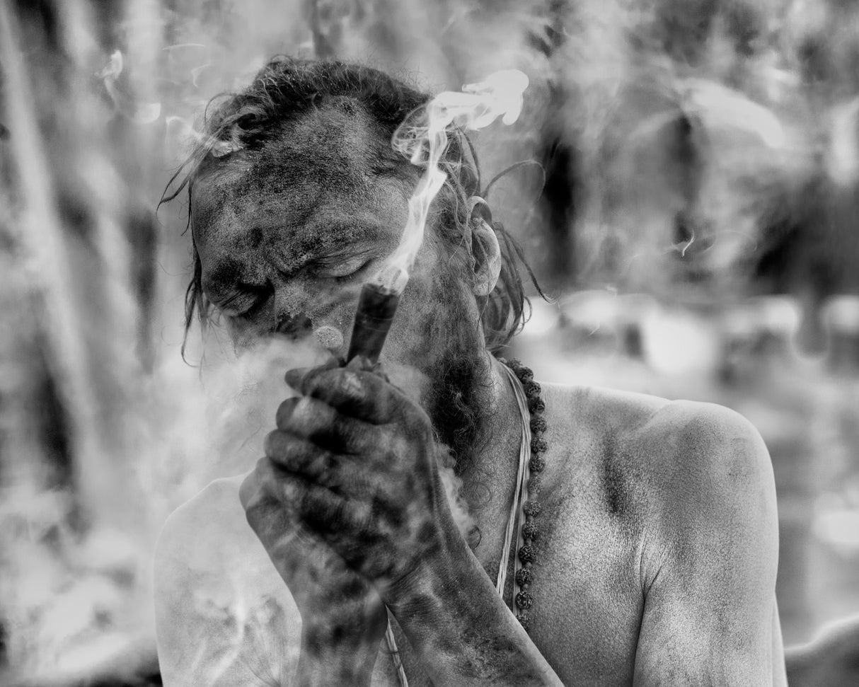 Smoking Sadhu Poster och Canvastavla