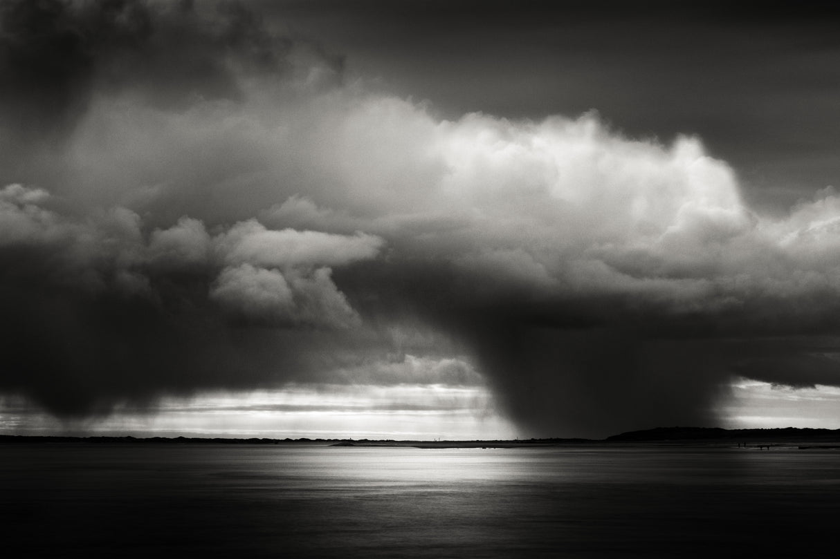 Distant Rain Poster och Canvastavla