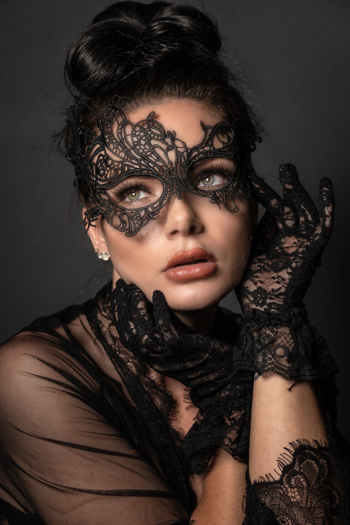 Masked Beauty Poster och Canvastavla
