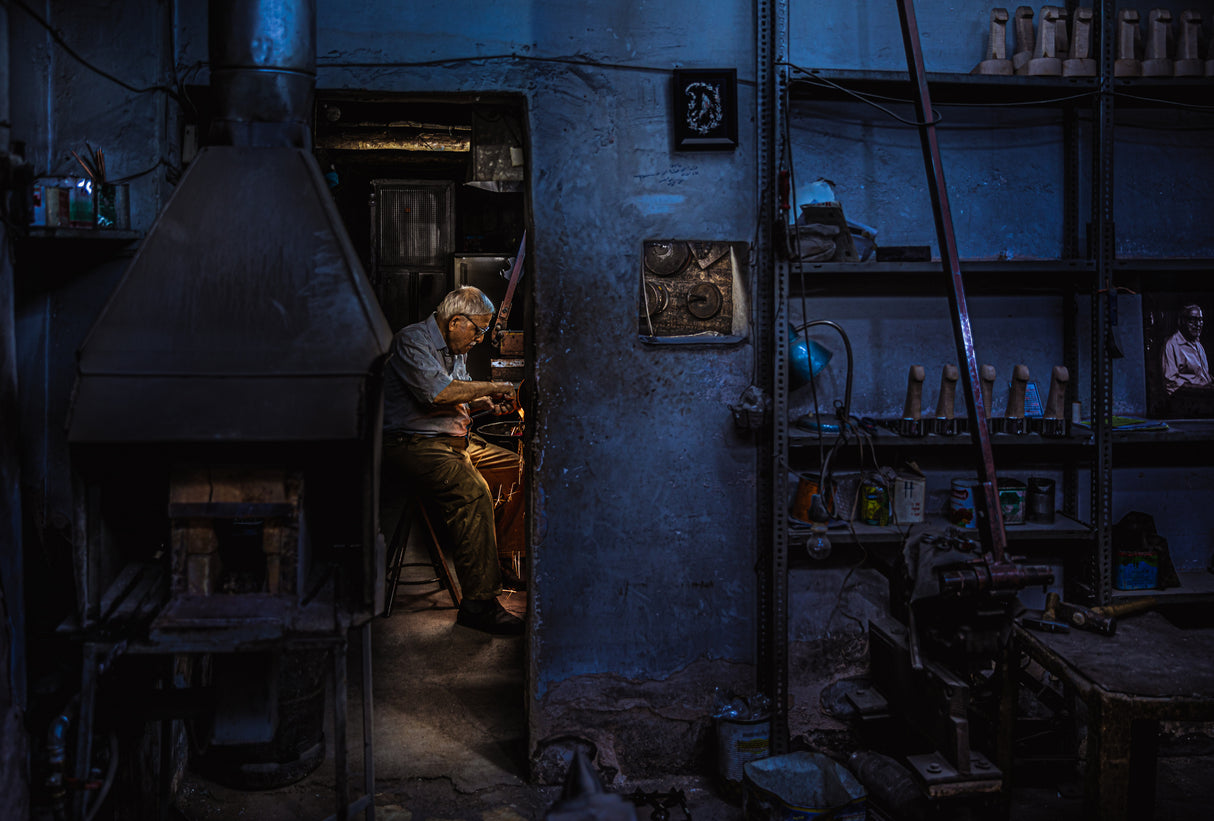 The blacksmith at work Poster och Canvastavla