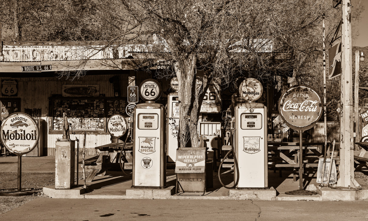 Station on Route 66 Poster och Canvastavla