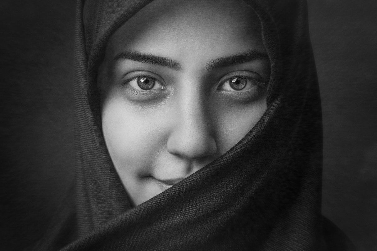 Fatima's Eyes Poster och Canvastavla