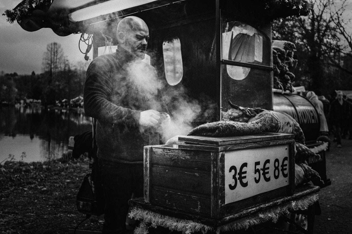 Hot roasted chestnut street vendor Poster och Canvastavla