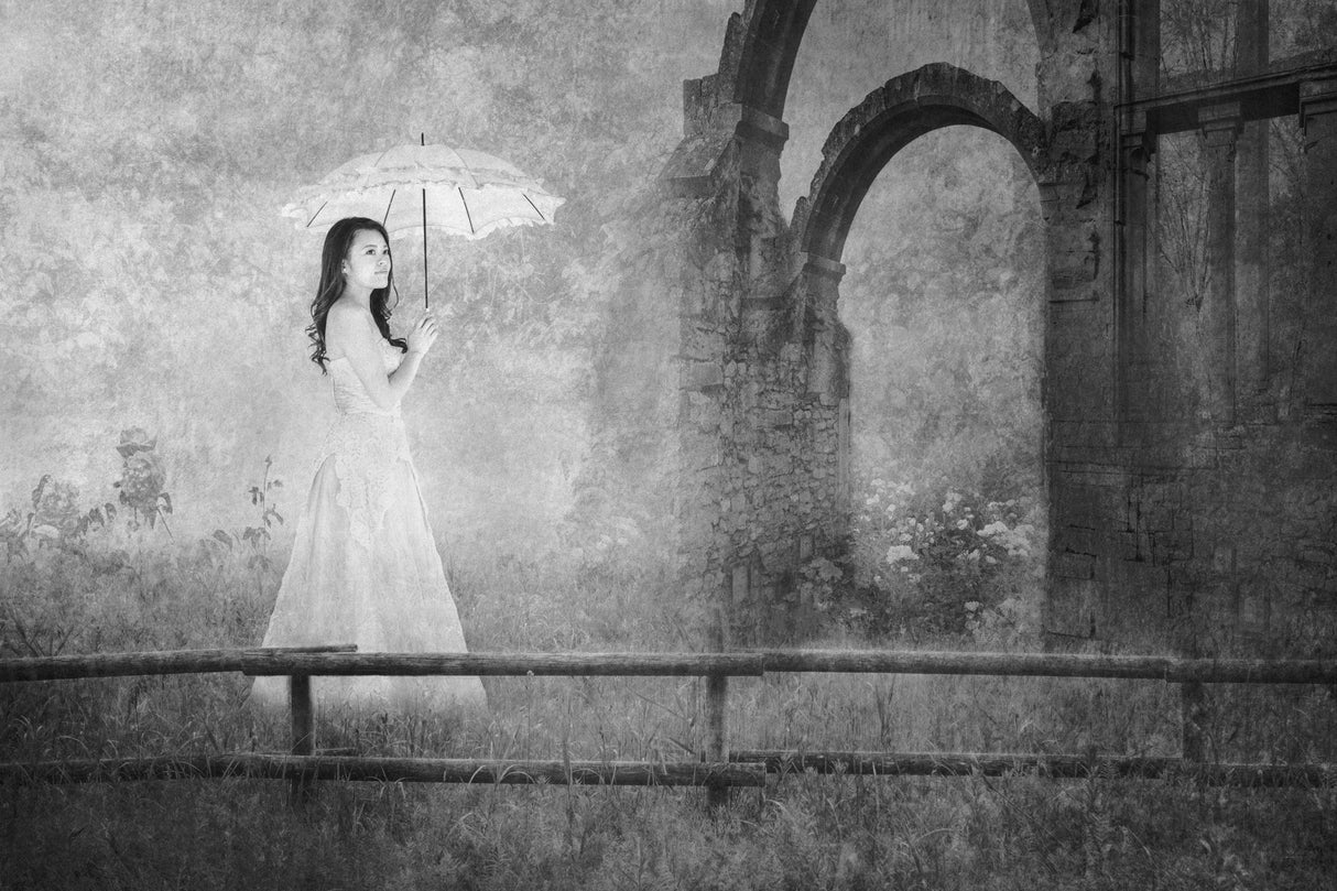 Waiting in the secret garden Poster och Canvastavla