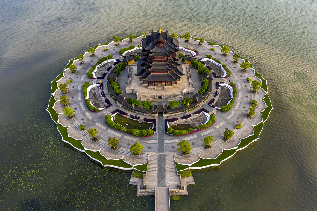 The Goddess of Mercy Pavilion of Zhongyuan Temple in Suzhou Poster och Canvastavla