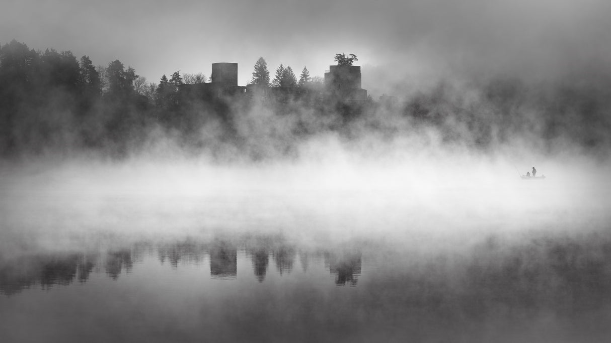 Misty Castle Poster och Canvastavla