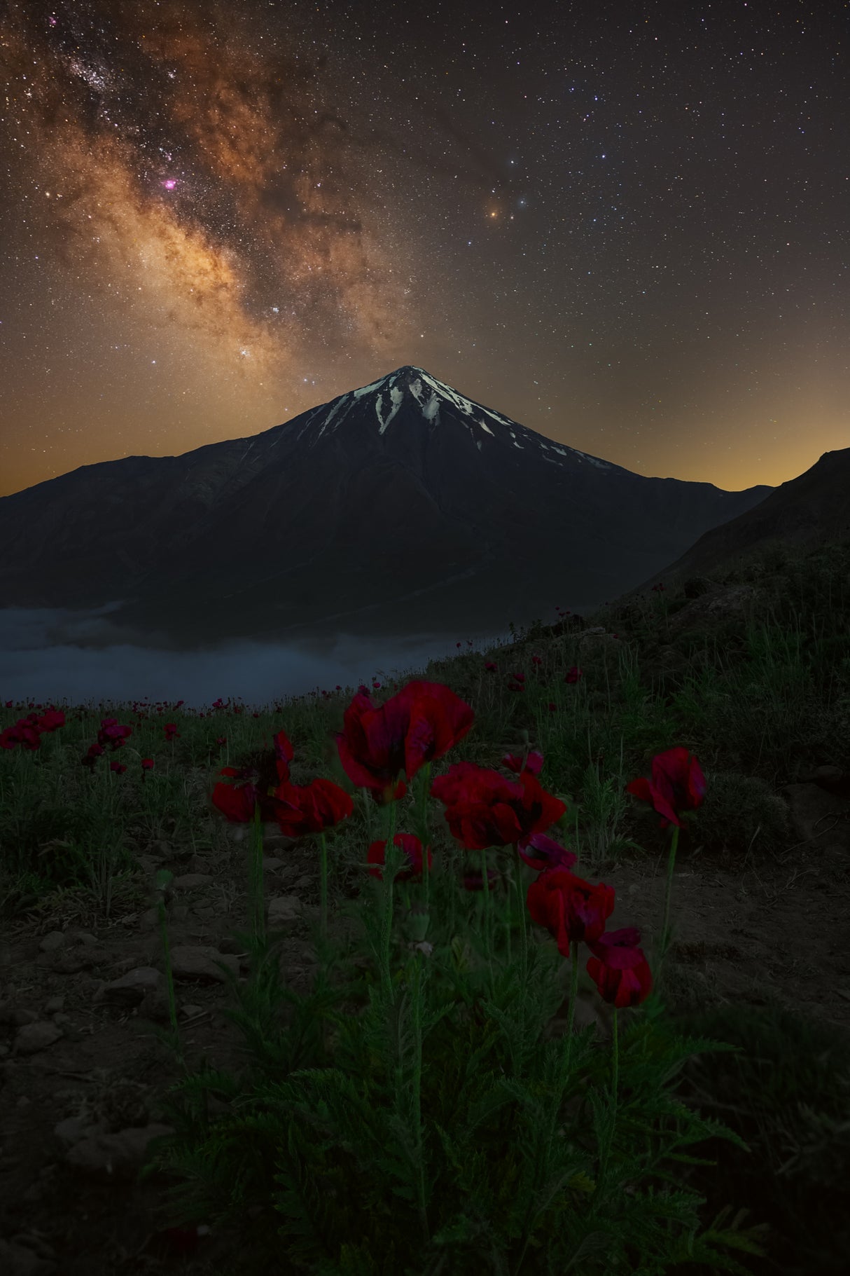 Milky way on top of the Damavand Poster och Canvastavla