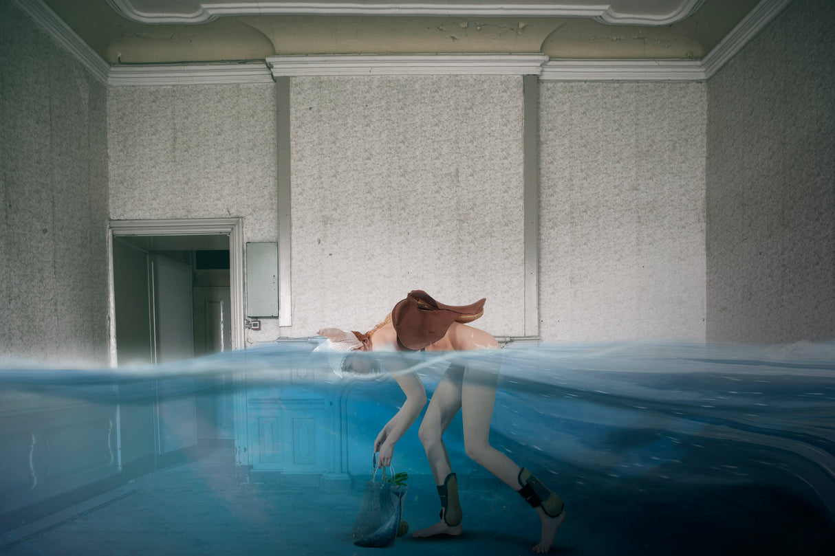 from the difficulty to hold the head over water... Poster och Canvastavla