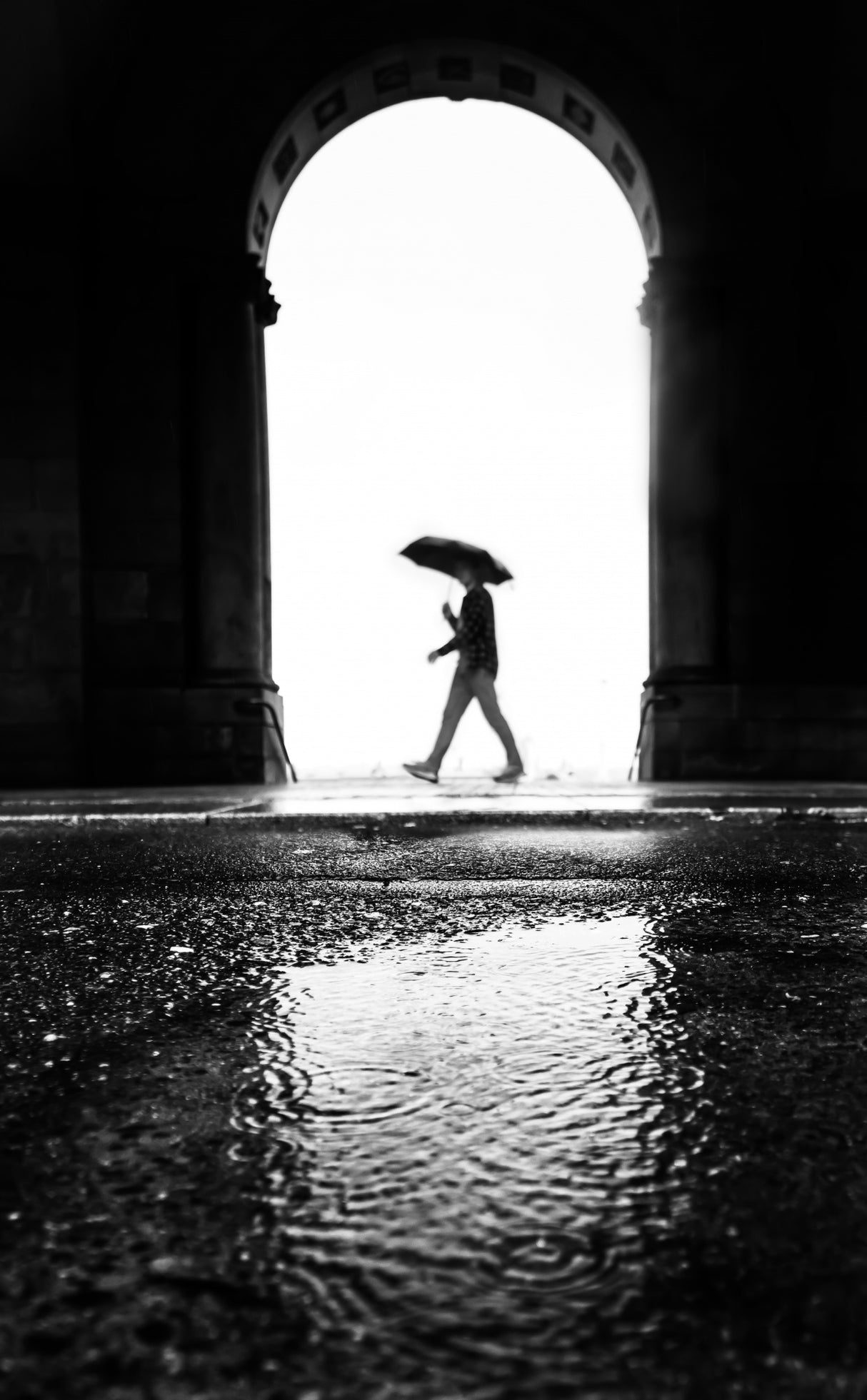 Rainy walk Poster och Canvastavla