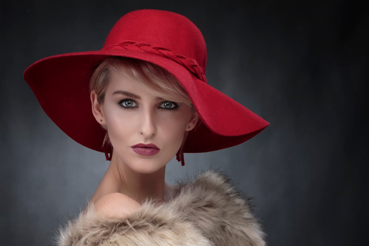 Amber's Red Hat Poster och Canvastavla