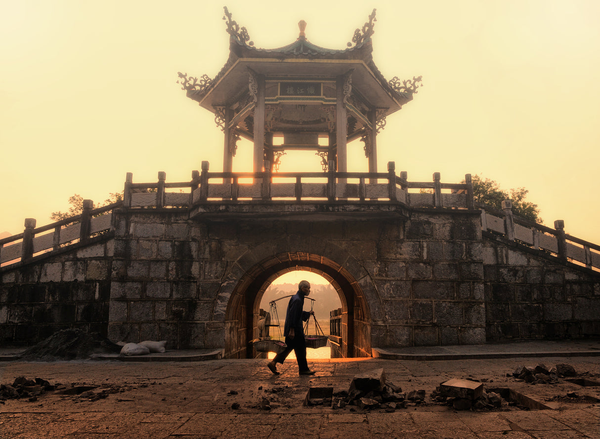 A foggy sunrise in Yangshuo Poster och Canvastavla
