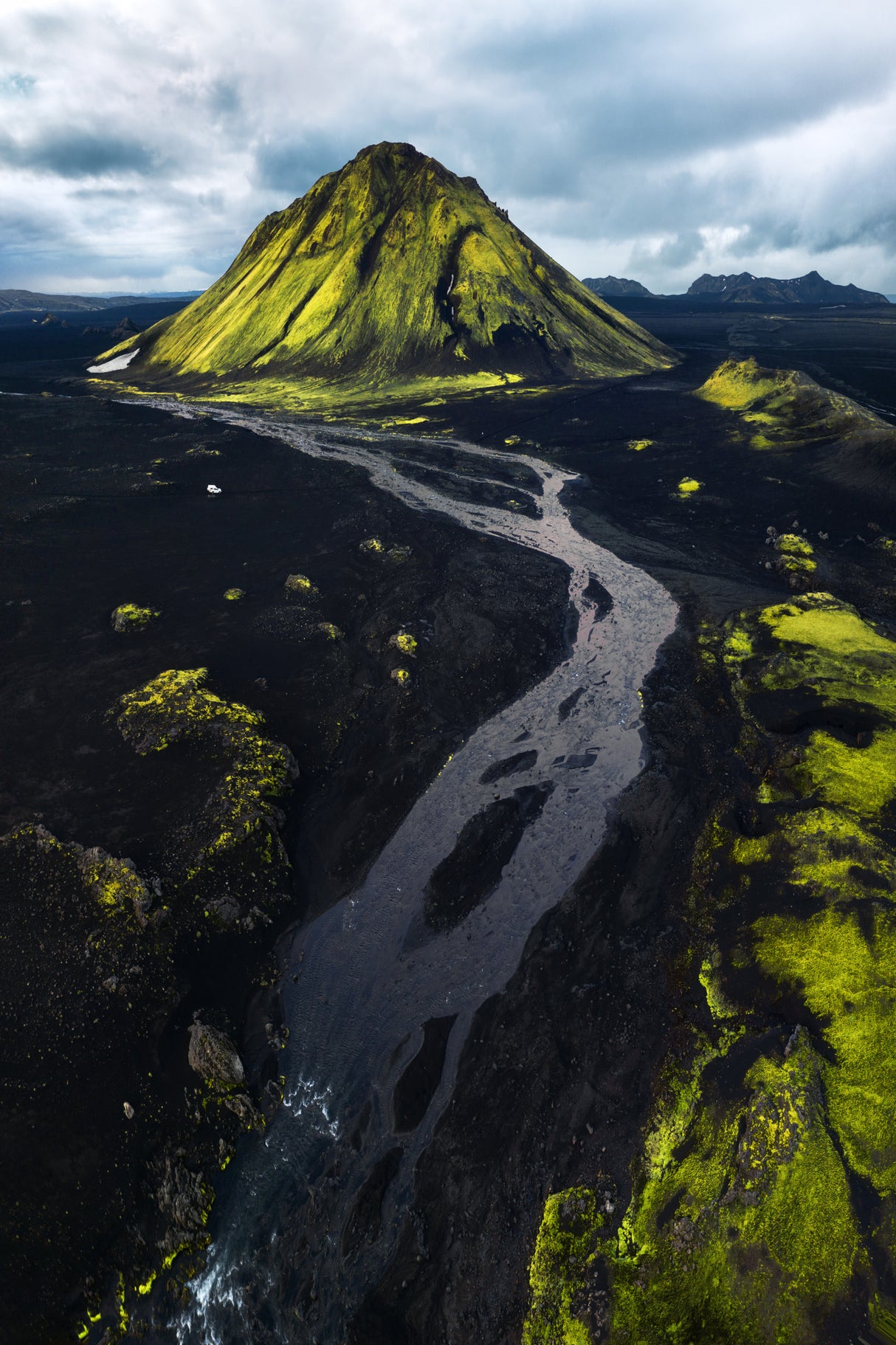 Amazing Contrast in the Icelandic Highlands Poster och Canvastavla