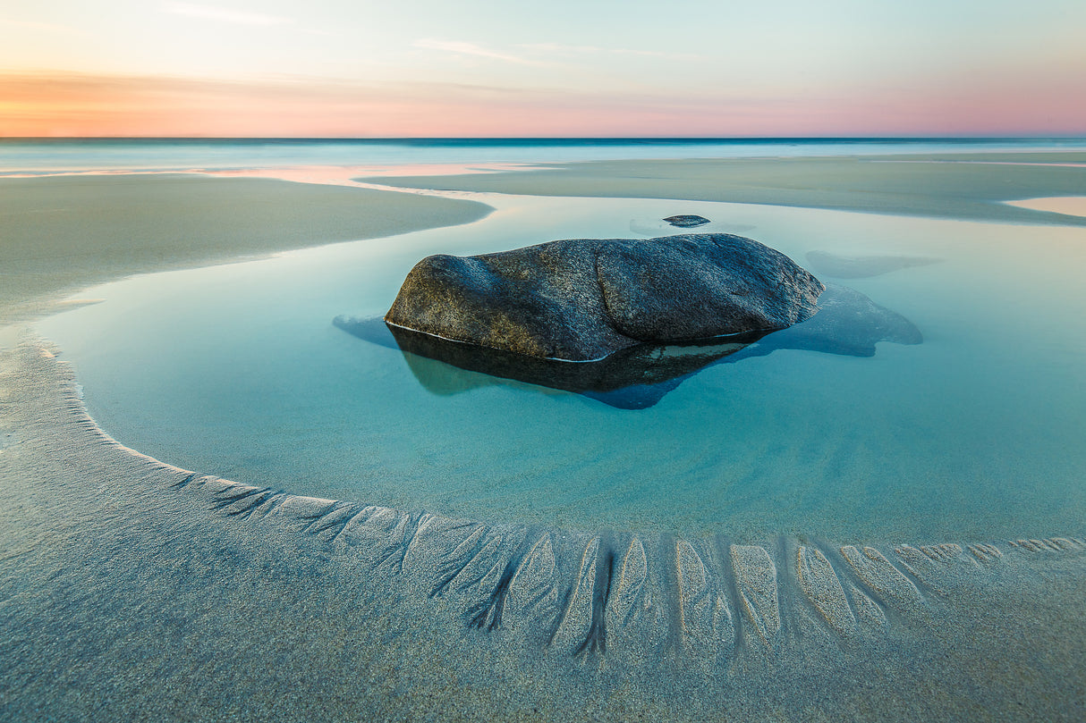 Sunset on Uttakleiv Beach Poster och Canvastavla