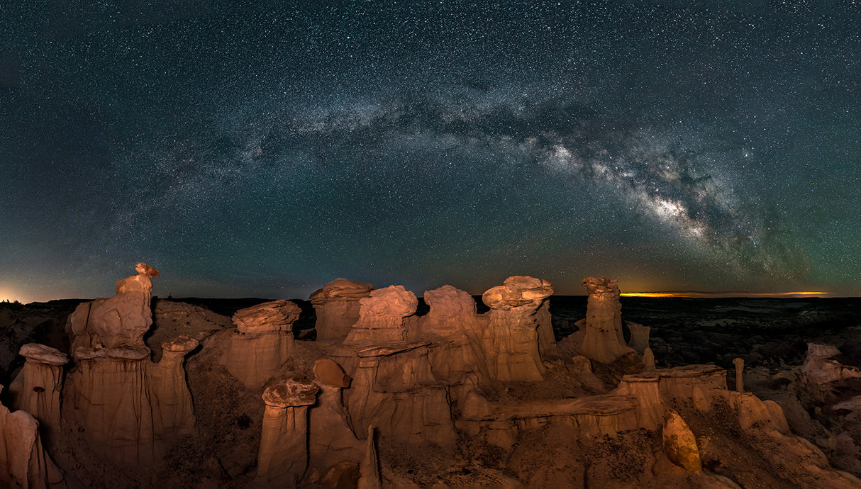 Milky way over Bisti/De-Na-Zin Wilderness Poster och Canvastavla
