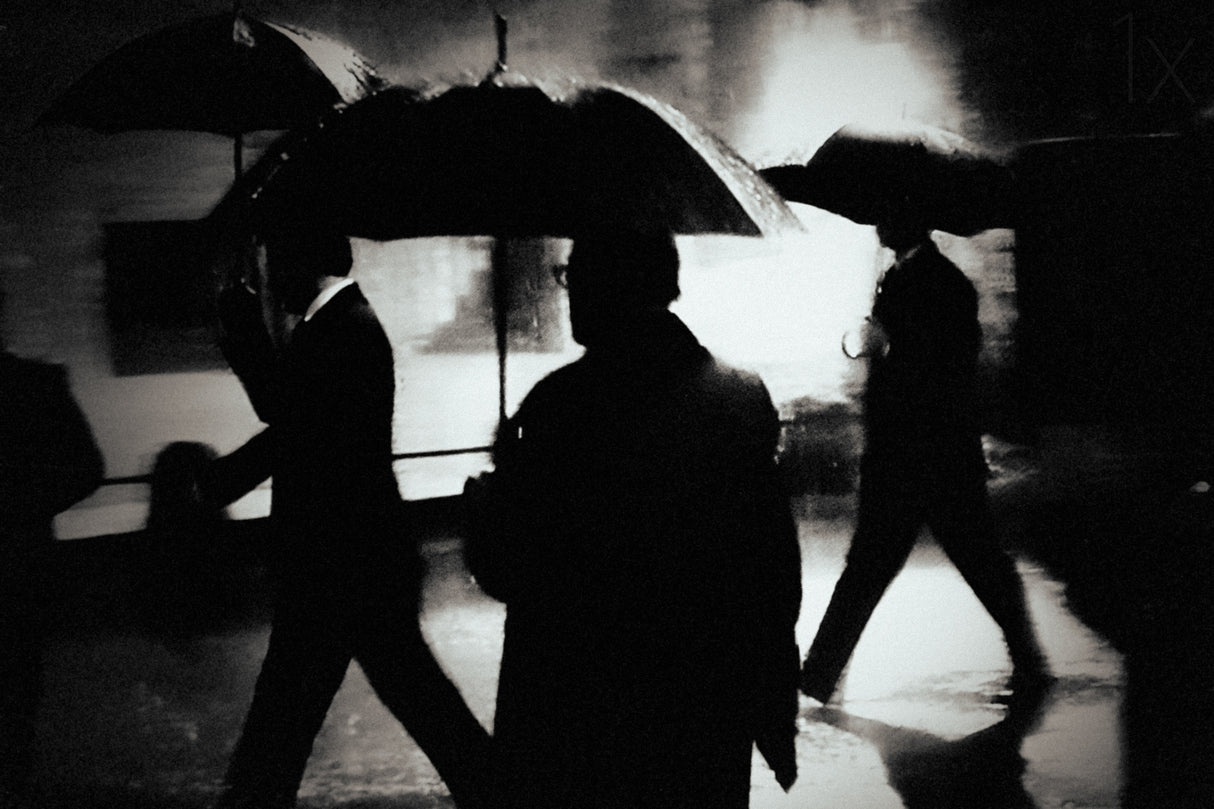 Men in the rain Poster och Canvastavla