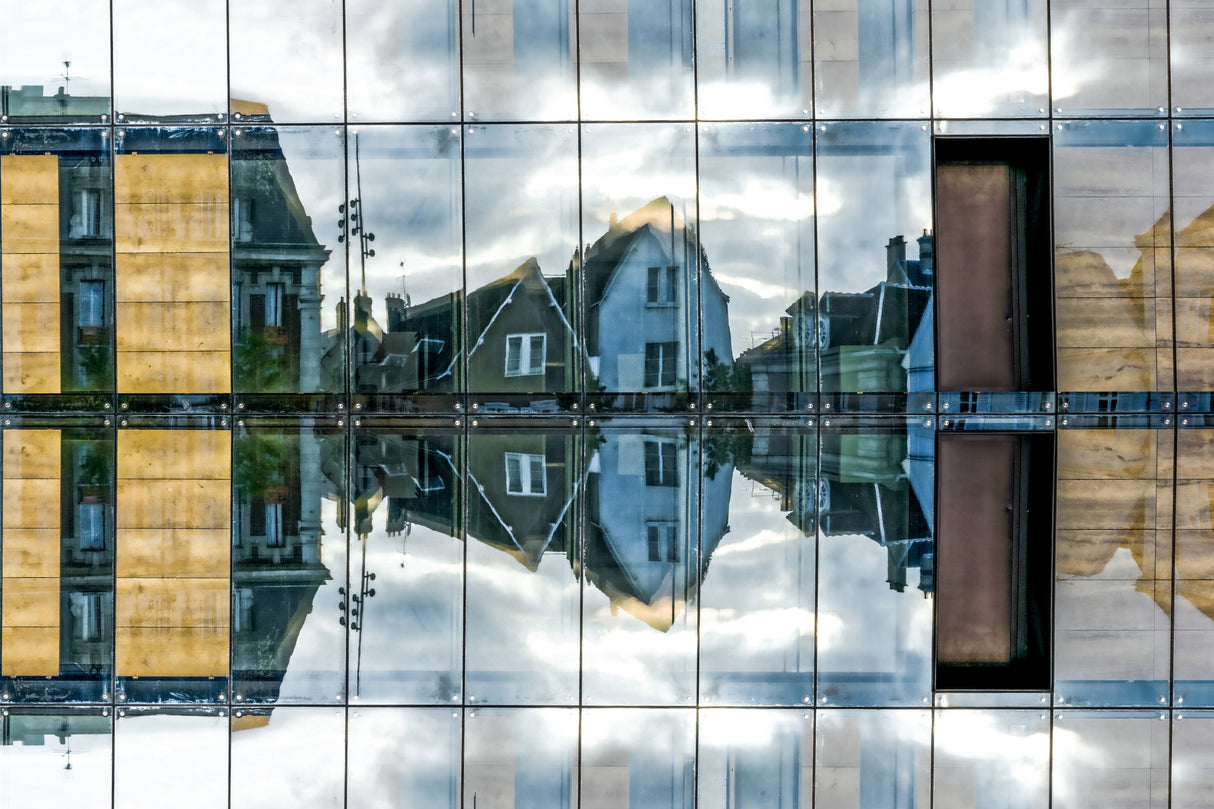 Reflection on modern building Poster och Canvastavla