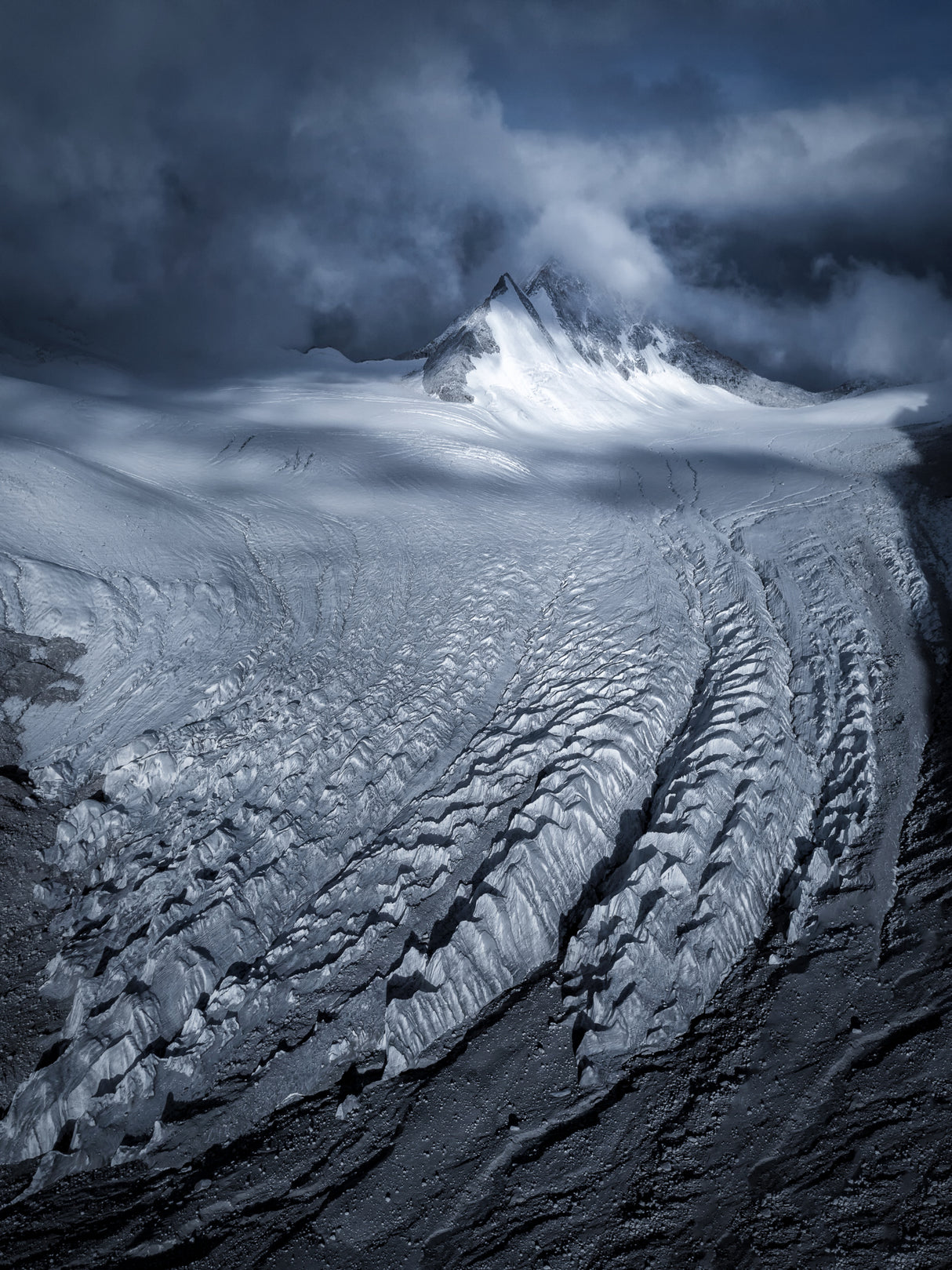 Under the Peak of the King Poster och Canvastavla