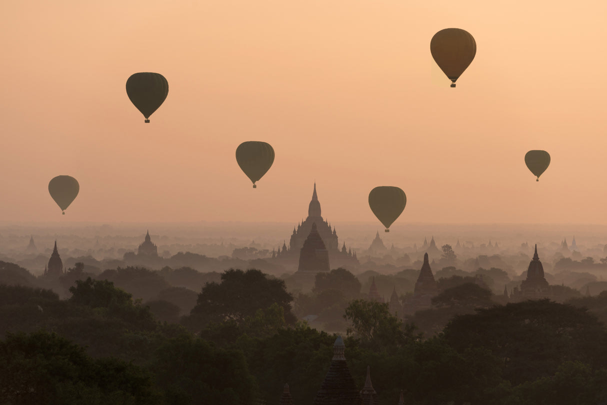 Bagan, balloons flying over ancient temples Poster och Canvastavla