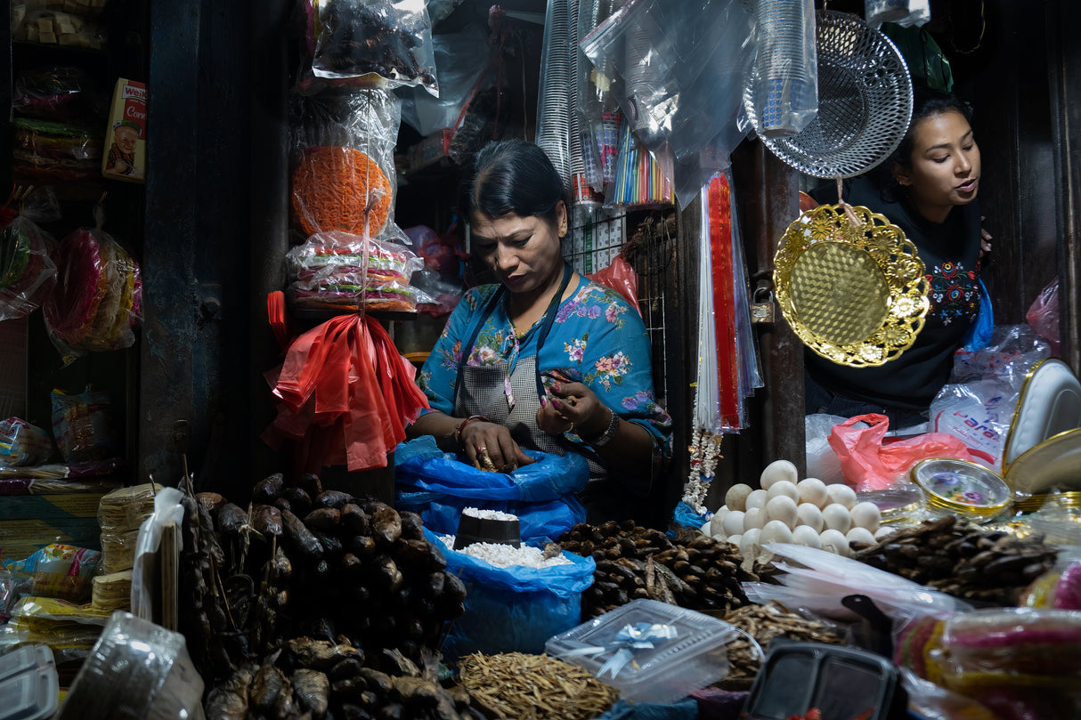 Assn Bazar Market at night, Kathmandu Poster och Canvastavla