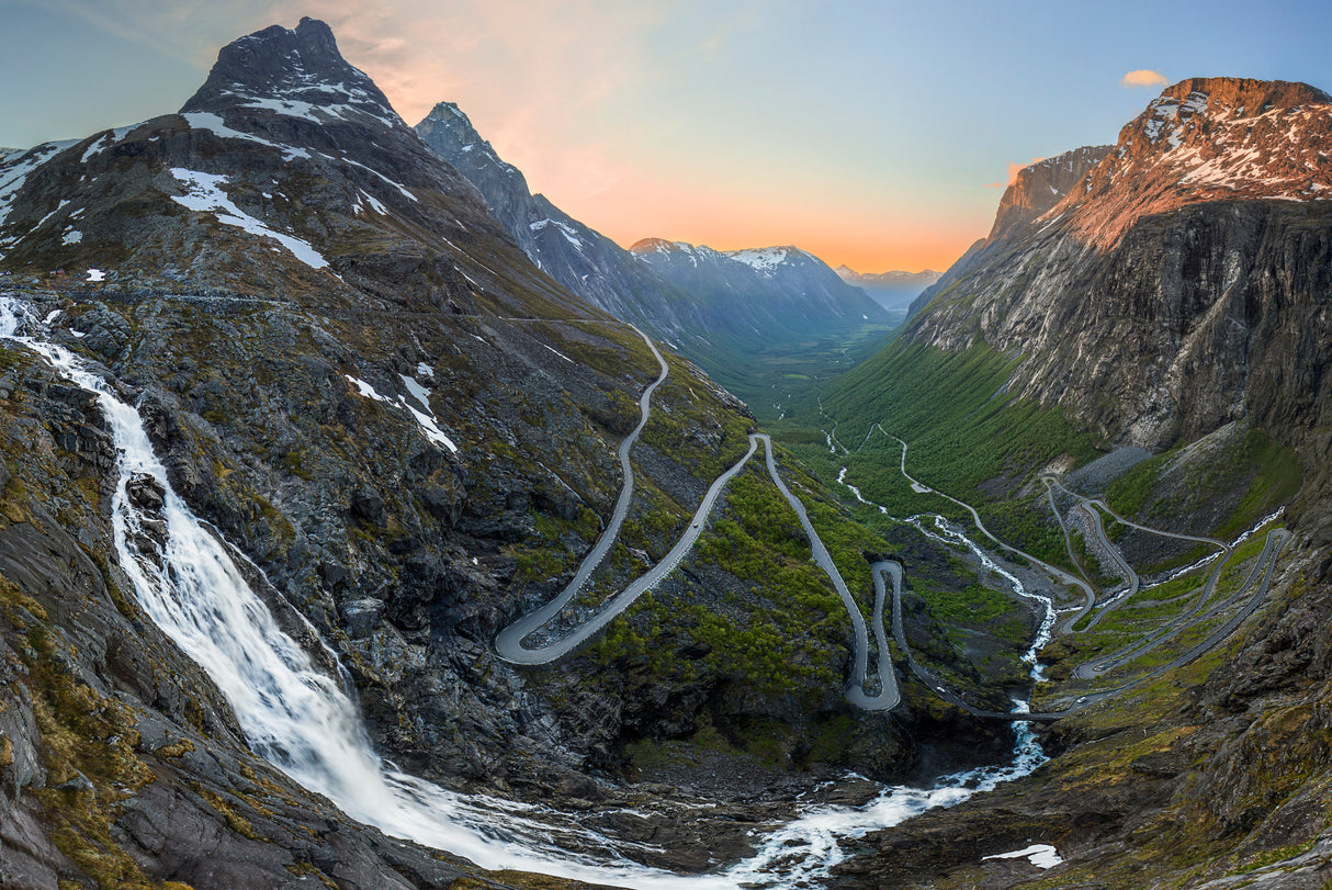 Trollstigen Poster och Canvastavla