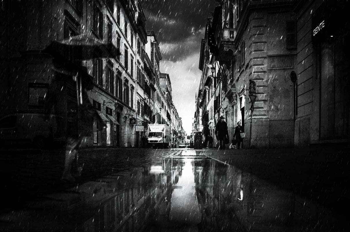 Last rains in the city Poster och Canvastavla