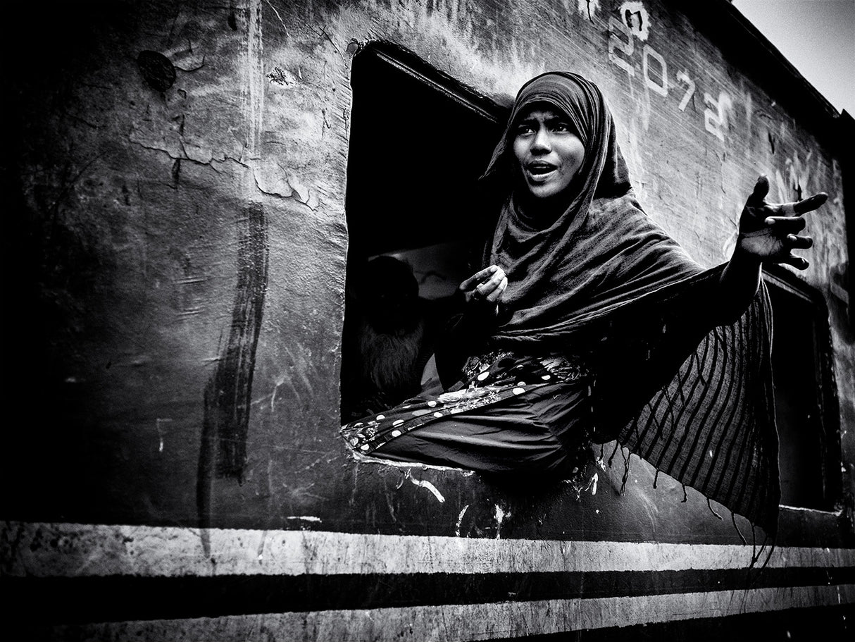 Girl in a train window Poster och Canvastavla