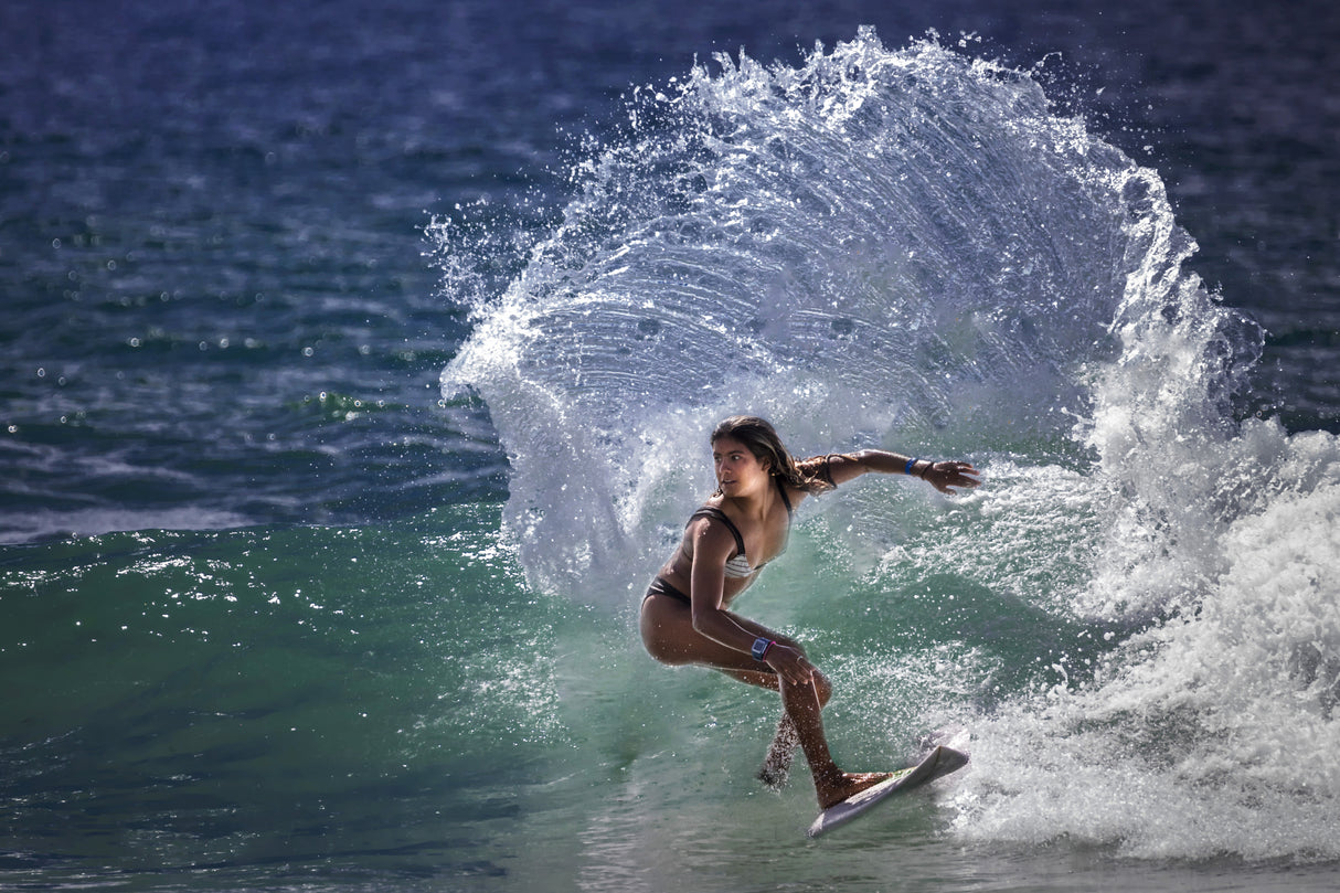 Surfing Girl Poster och Canvastavla