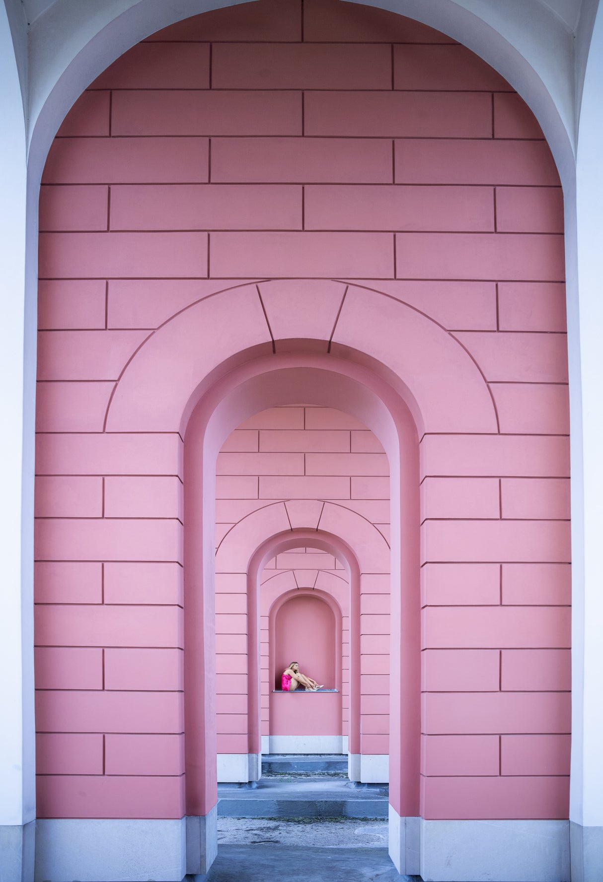 the lady in pink Poster och Canvastavla