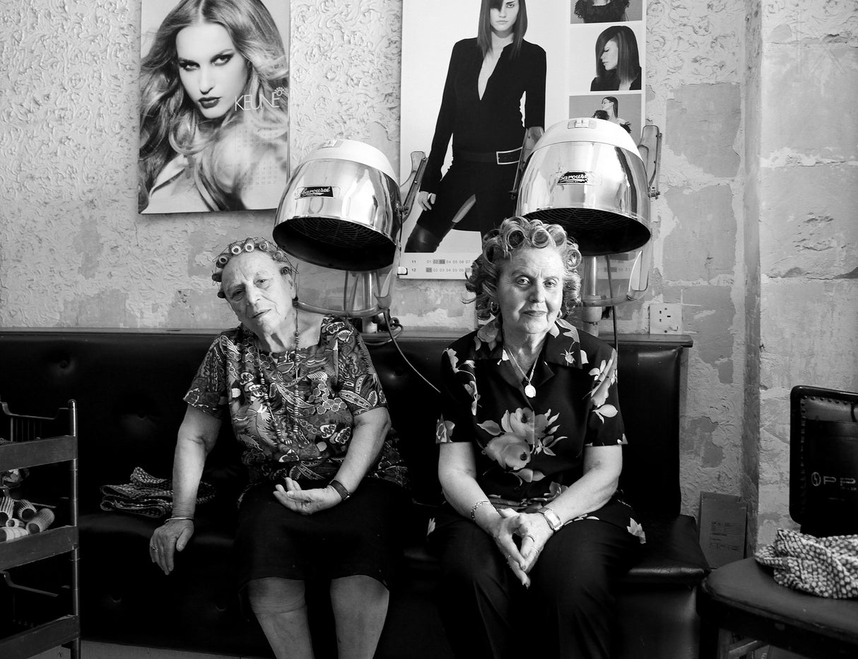 At the hairdresser's. Poster och Canvastavla