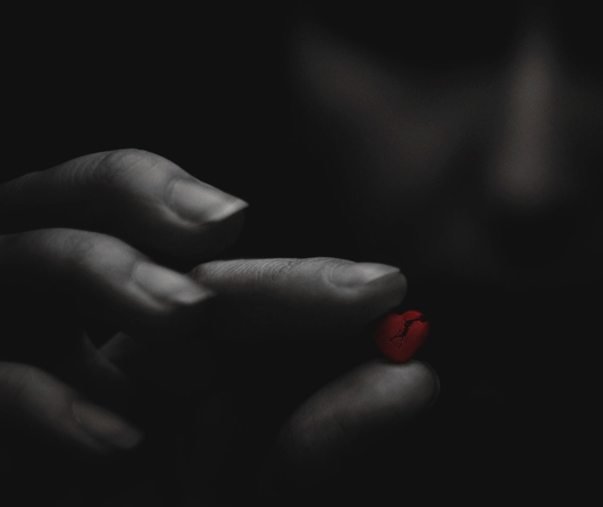 Broken red heart in the moody girl's hands. Poster och Canvastavla