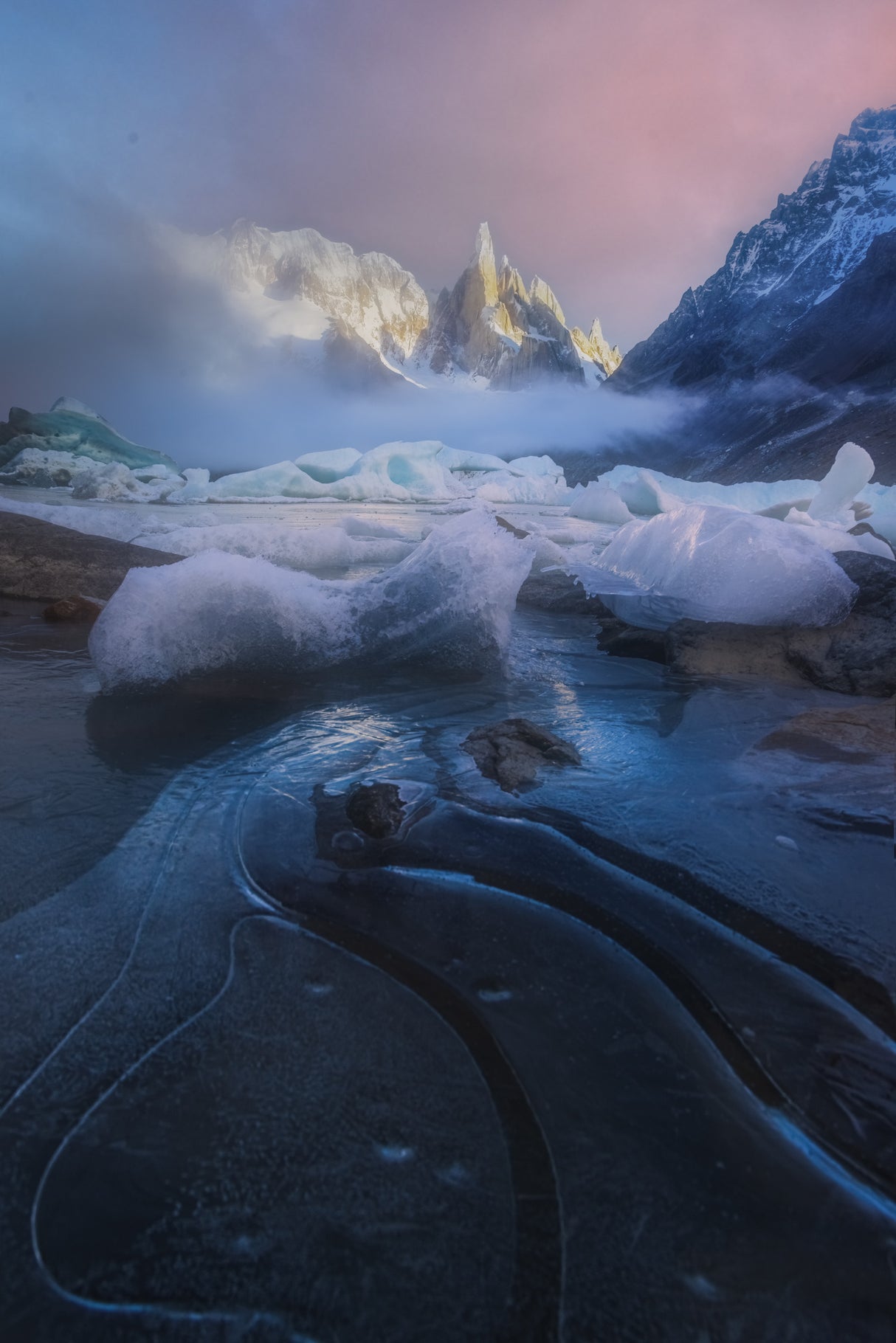 Cerro Torre in the Morning Poster och Canvastavla