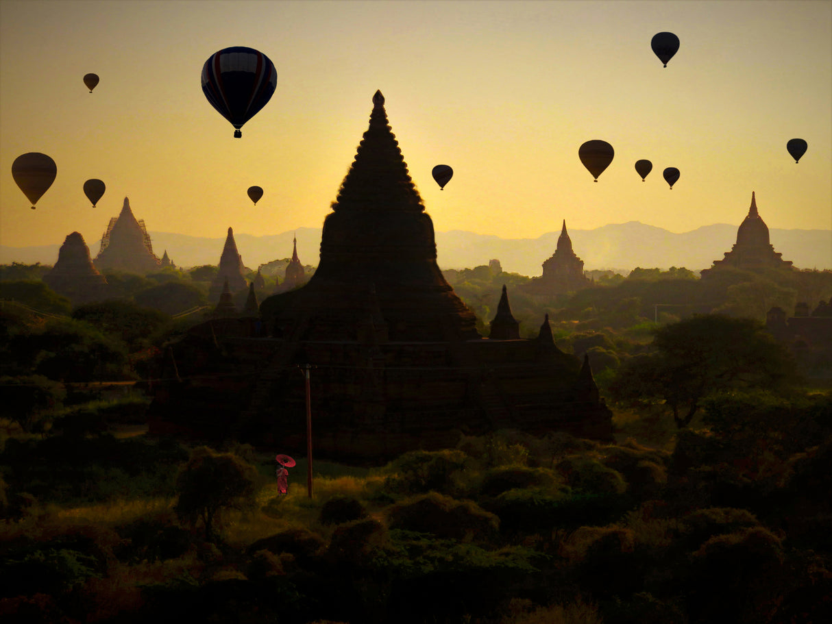 Under Bagan's Skies Poster och Canvastavla
