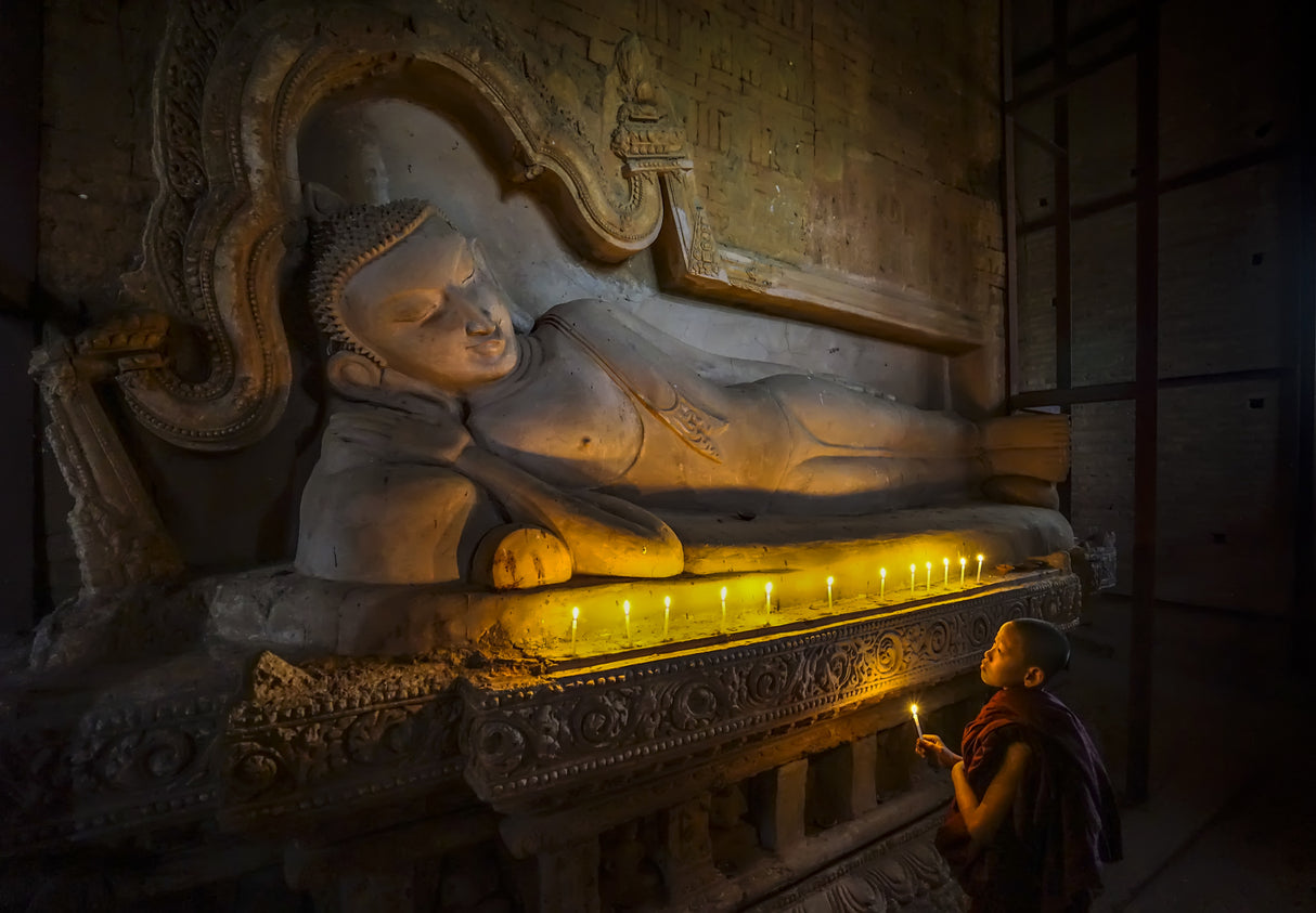 A Novice Monk in the Temple of Bagan Poster och Canvastavla
