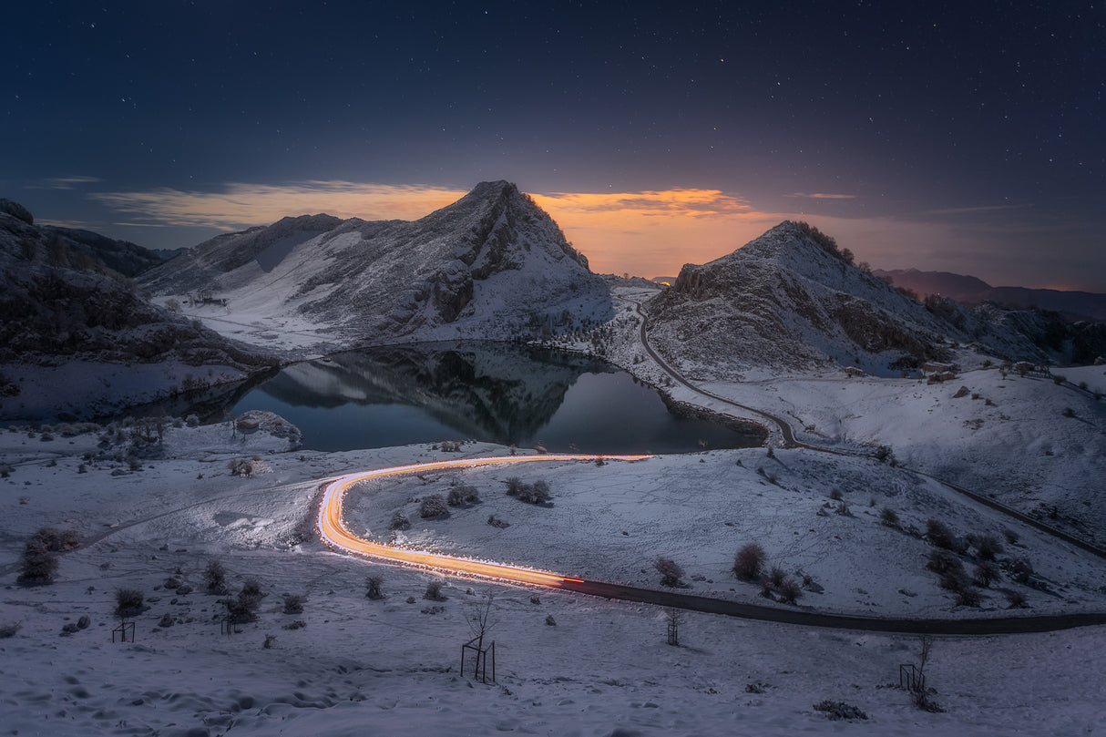 Lake Enol Poster och Canvastavla